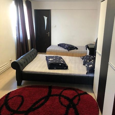Hostel Mialma Onesti Eksteriør billede
