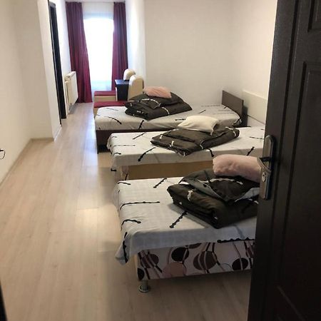 Hostel Mialma Onesti Eksteriør billede
