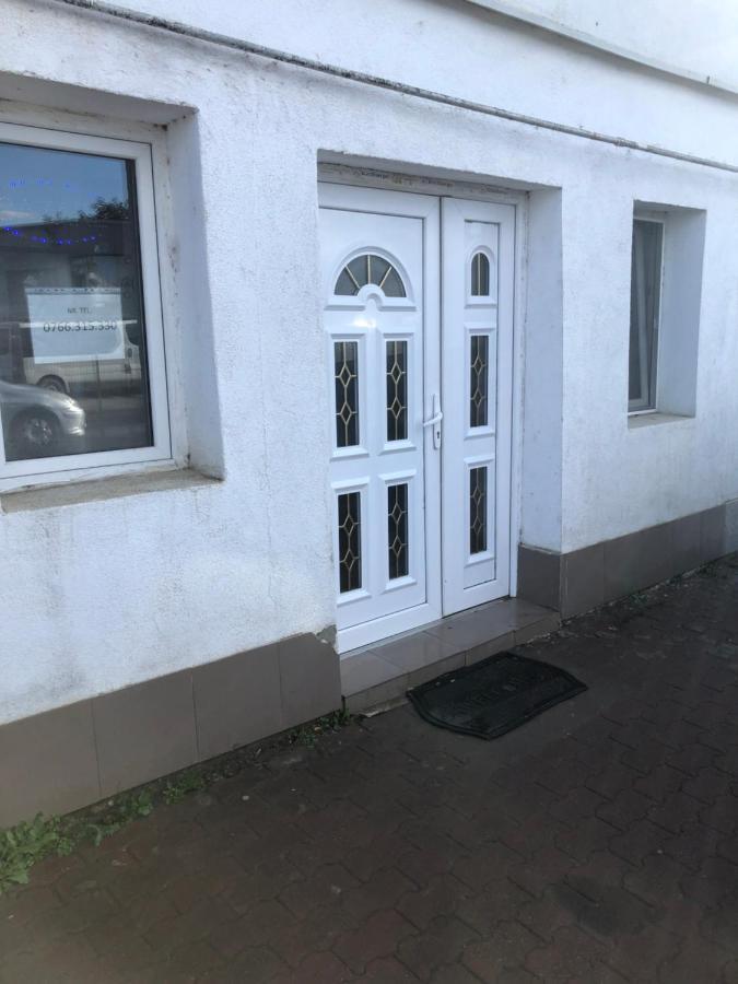Hostel Mialma Onesti Eksteriør billede