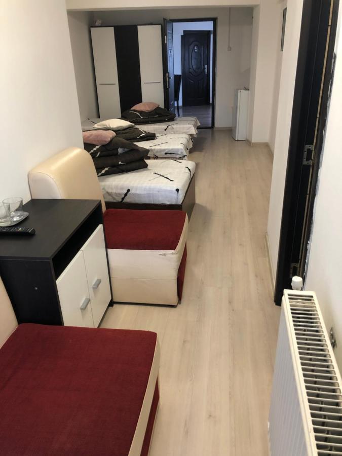 Hostel Mialma Onesti Eksteriør billede