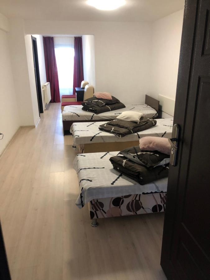 Hostel Mialma Onesti Eksteriør billede